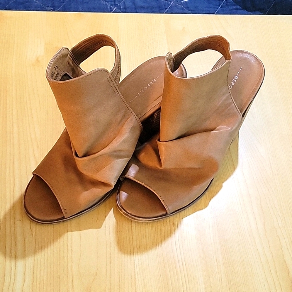 Chunky heel leather peep toe shoes 7.5